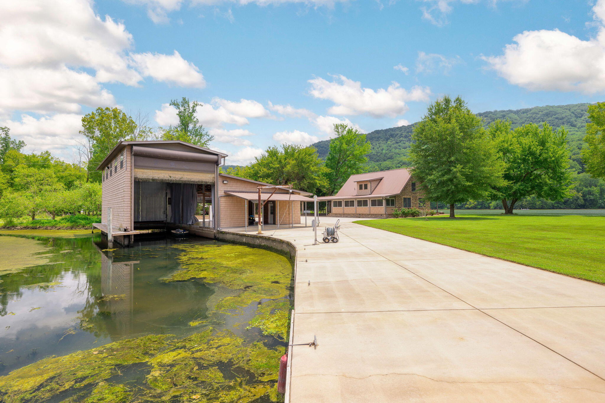 Whitwell, Tennessee, 37397, United States, 3 Bedrooms Bedrooms, ,2 BathroomsBathrooms,Residential,Active,1900160