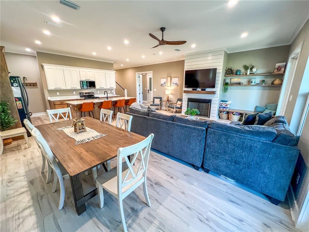 Dauphin Island, Alabama, 36528, United States, 6 Bedrooms Bedrooms, ,8 BathroomsBathrooms,Residential,Active,1907975