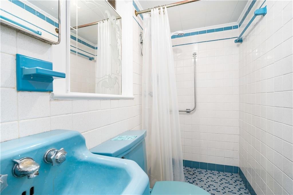 Mobile, Alabama, 36605, United States, 4 Bedrooms Bedrooms, ,4 BathroomsBathrooms,Residential,Active,1952489