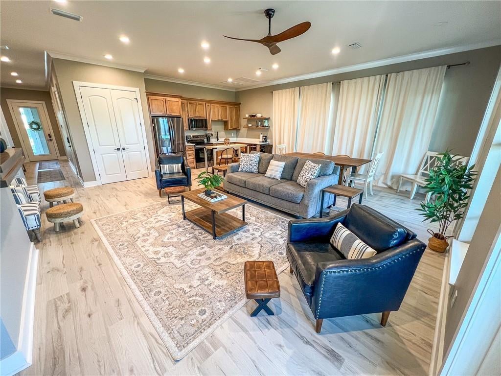 Dauphin Island, Alabama, 36528, United States, 6 Bedrooms Bedrooms, ,8 BathroomsBathrooms,Residential,Active,1907975