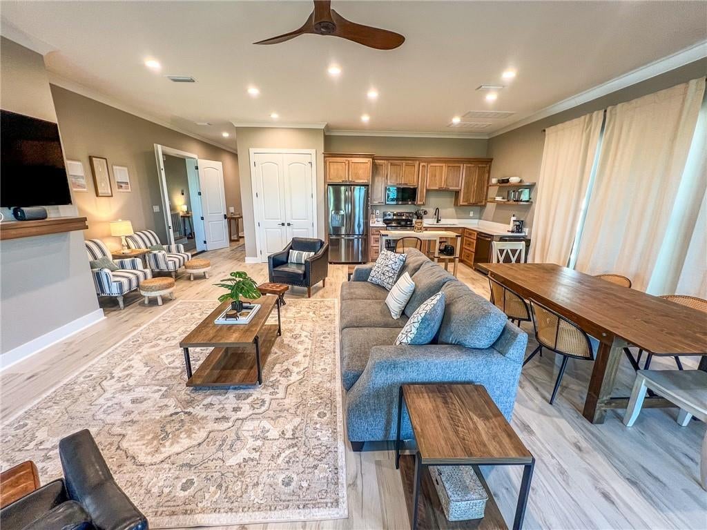 Dauphin Island, Alabama, 36528, United States, 6 Bedrooms Bedrooms, ,8 BathroomsBathrooms,Residential,Active,1907975