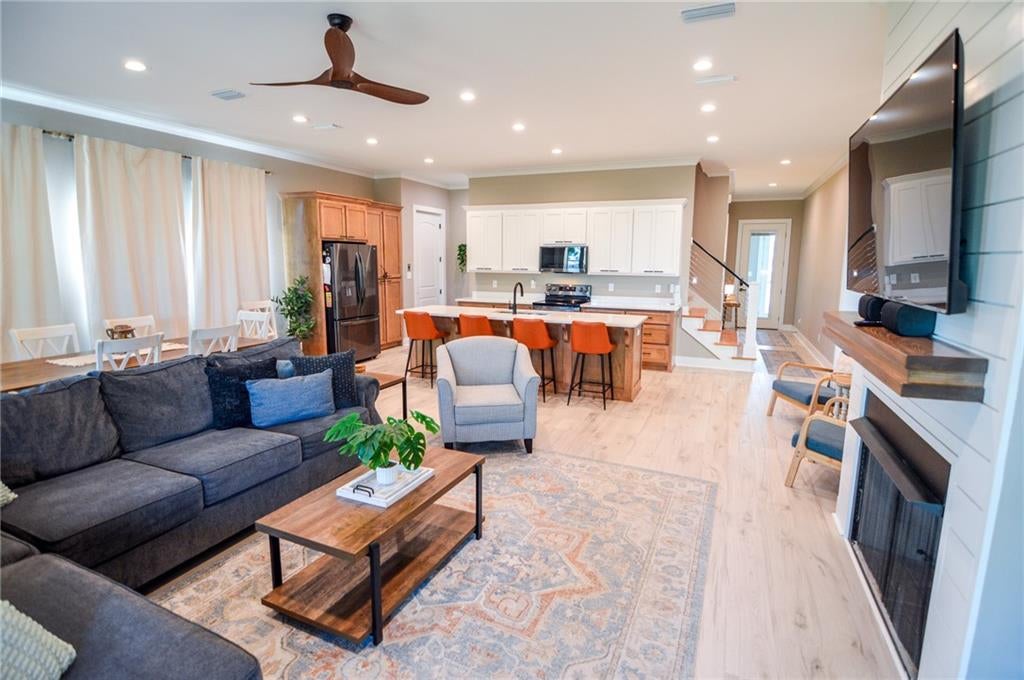 Dauphin Island, Alabama, 36528, United States, 6 Bedrooms Bedrooms, ,8 BathroomsBathrooms,Residential,Active,1907975