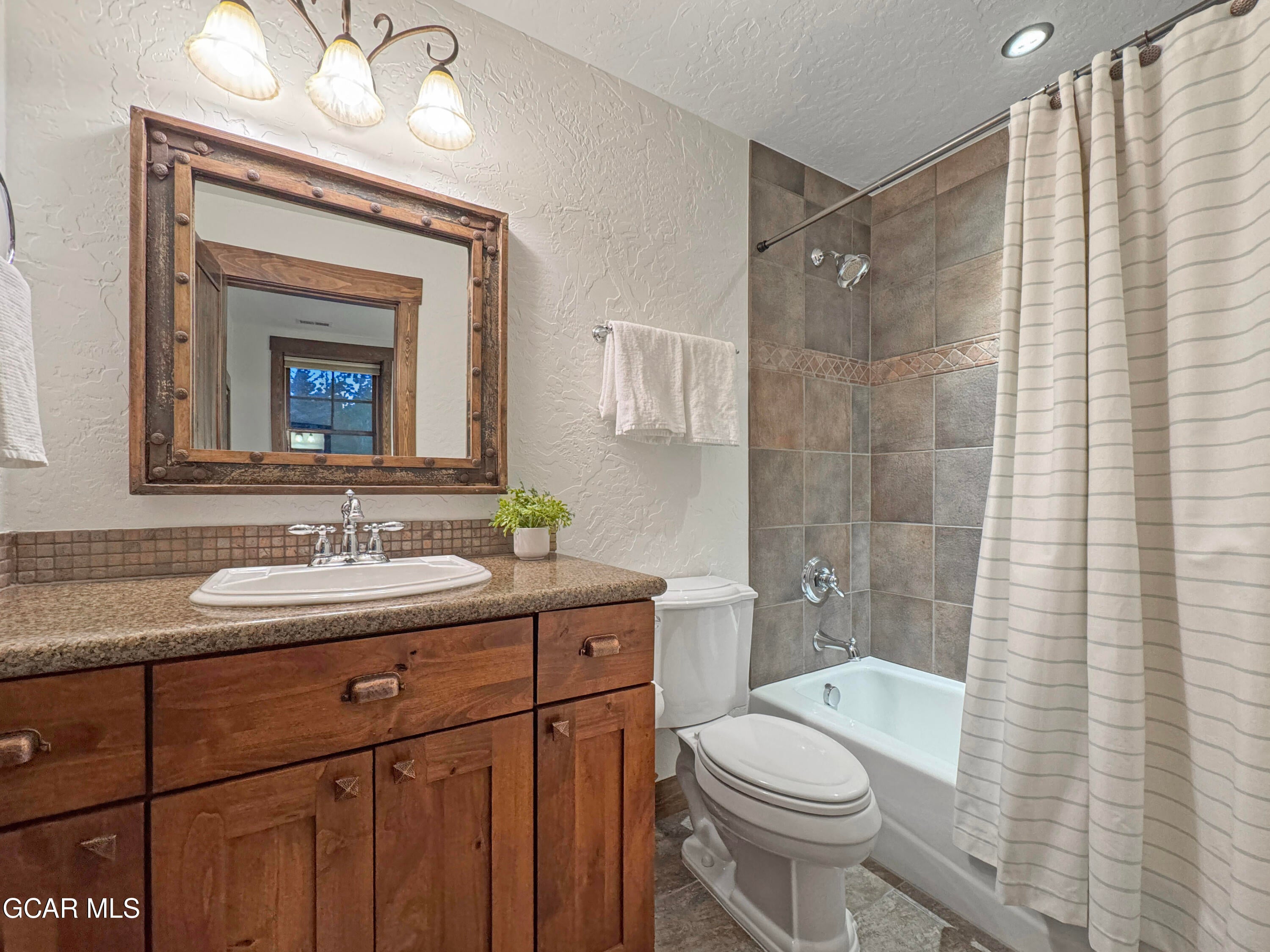 Tabernash, Colorado, 80478, United States, 4 Bedrooms Bedrooms, ,4 BathroomsBathrooms,Residential,Active,2017443