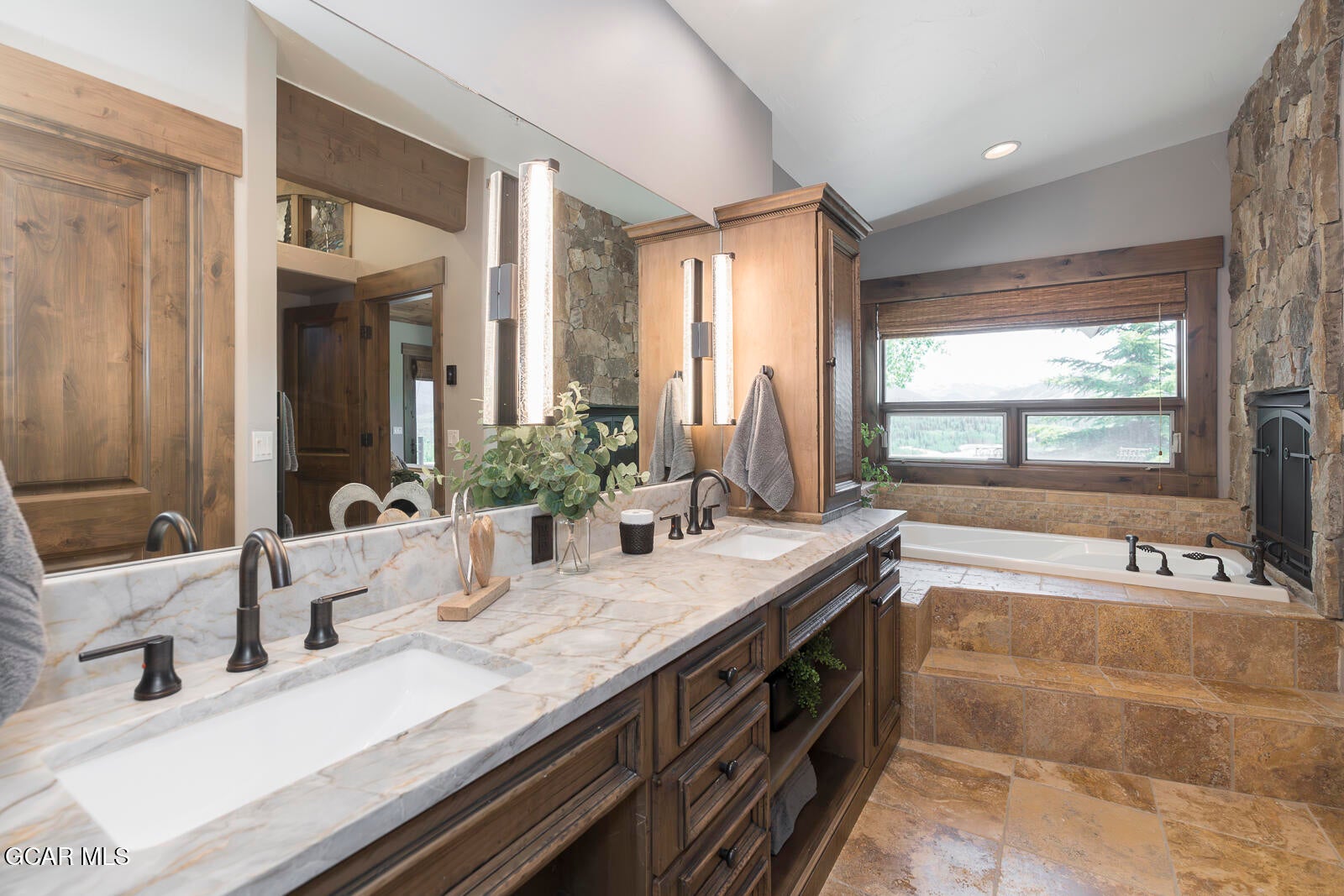 Fraser, Colorado, 80442, United States, 4 Bedrooms Bedrooms, ,6 BathroomsBathrooms,Residential,Active,1987254