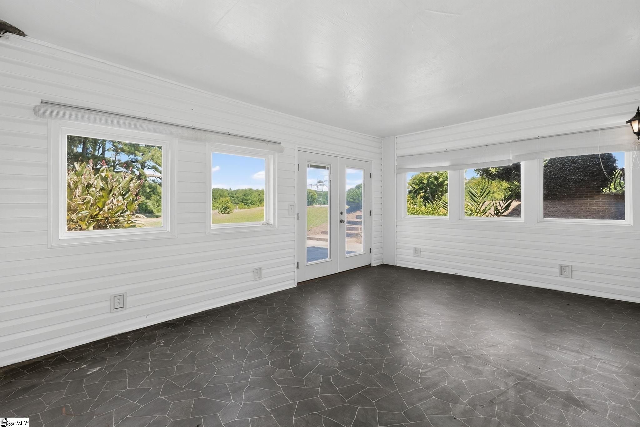 Laurens, South Carolina, 29360, United States, 4 Bedrooms Bedrooms, ,4 BathroomsBathrooms,Residential,Active,1914597