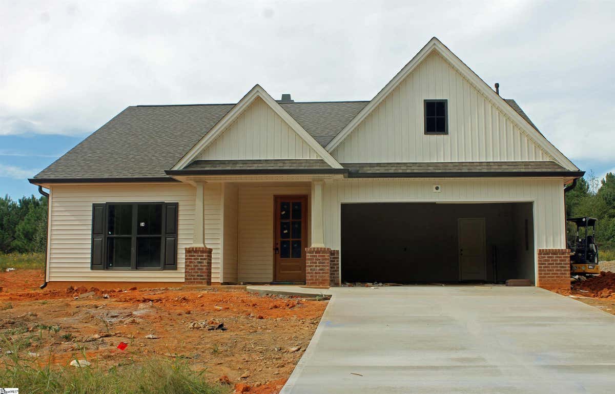 303 PALMETTO RD, PELZER, SC 29669, photo 1 of 25