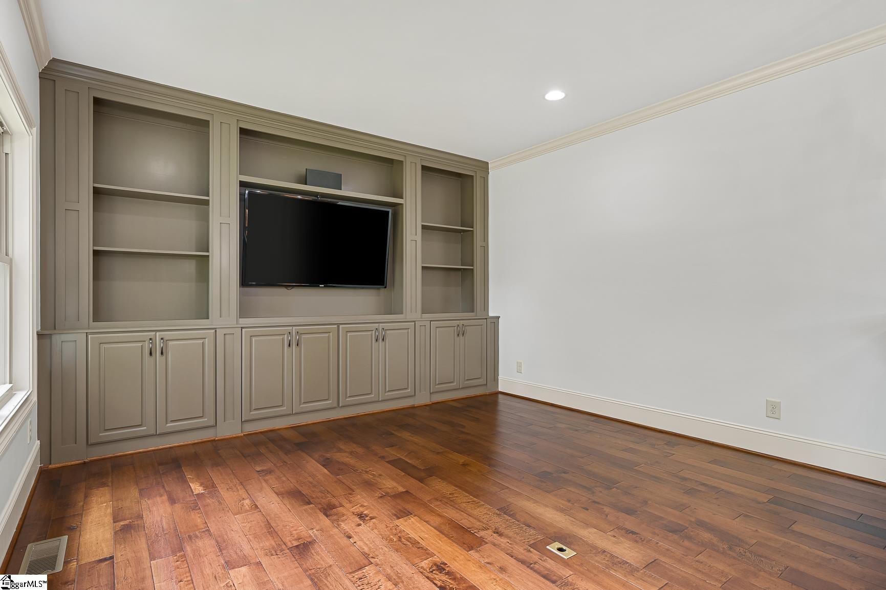 Greenville, South Carolina, 29609, United States, 5 Bedrooms Bedrooms, ,5 BathroomsBathrooms,Residential,Active,1914625