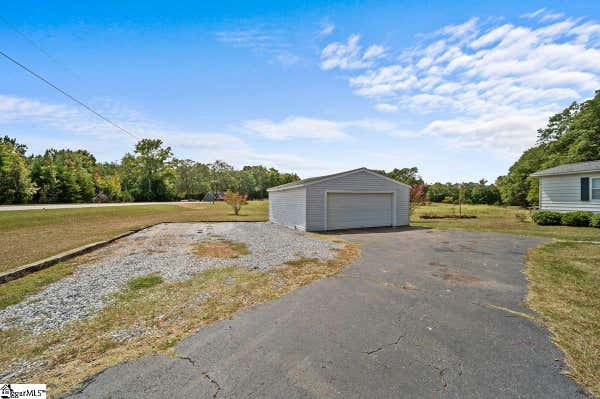 126 KNIGHT RD, GRAY COURT, SC 29645, photo 3 of 34