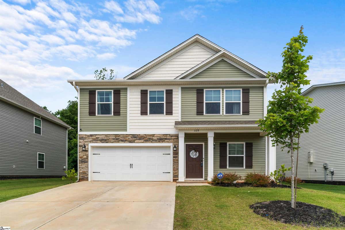 109 STRONGRIDGE TRL, SIMPSONVILLE, SC 29681, photo 1 of 31