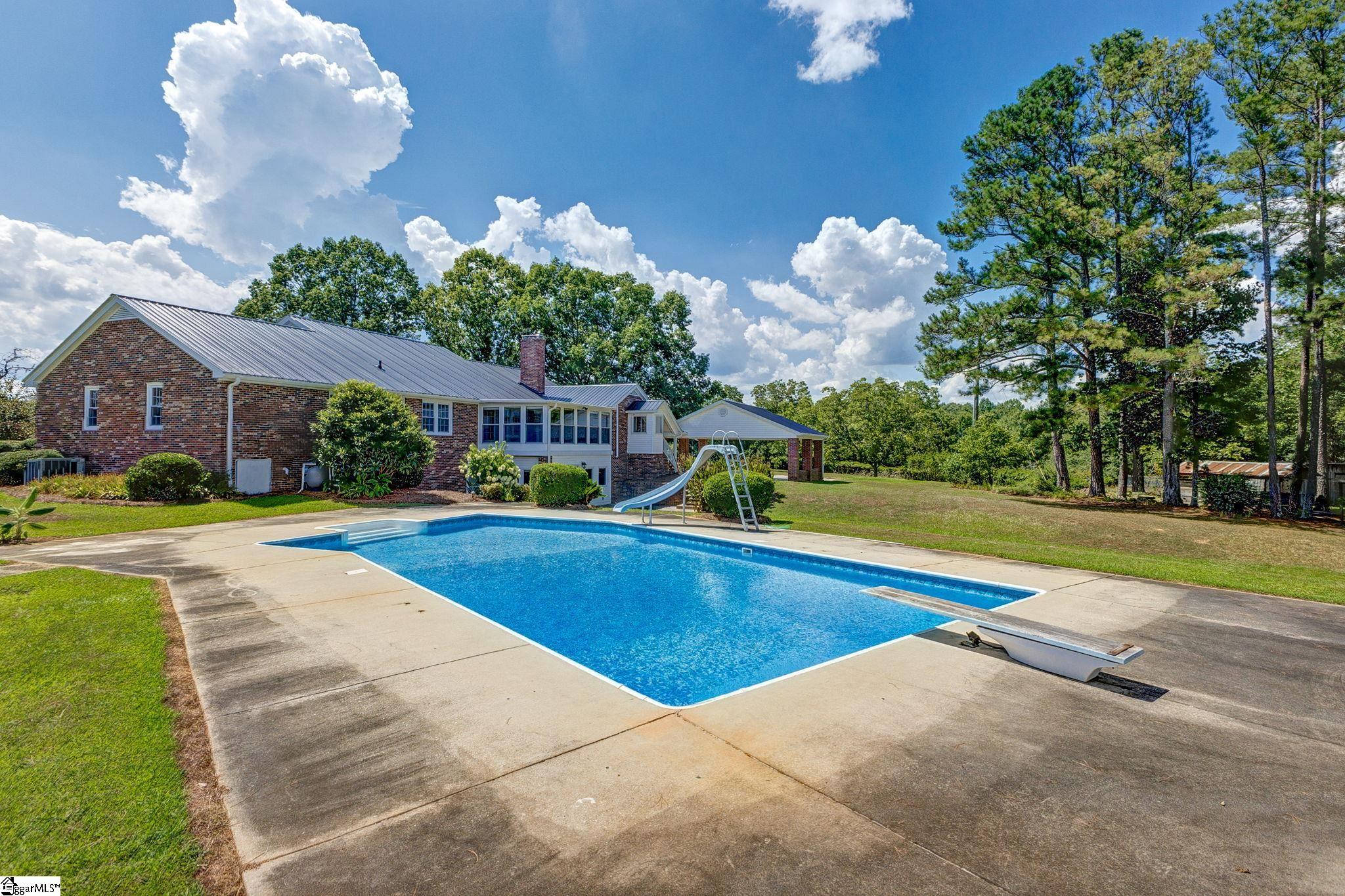 Laurens, South Carolina, 29360, United States, 4 Bedrooms Bedrooms, ,4 BathroomsBathrooms,Residential,Active,1914597