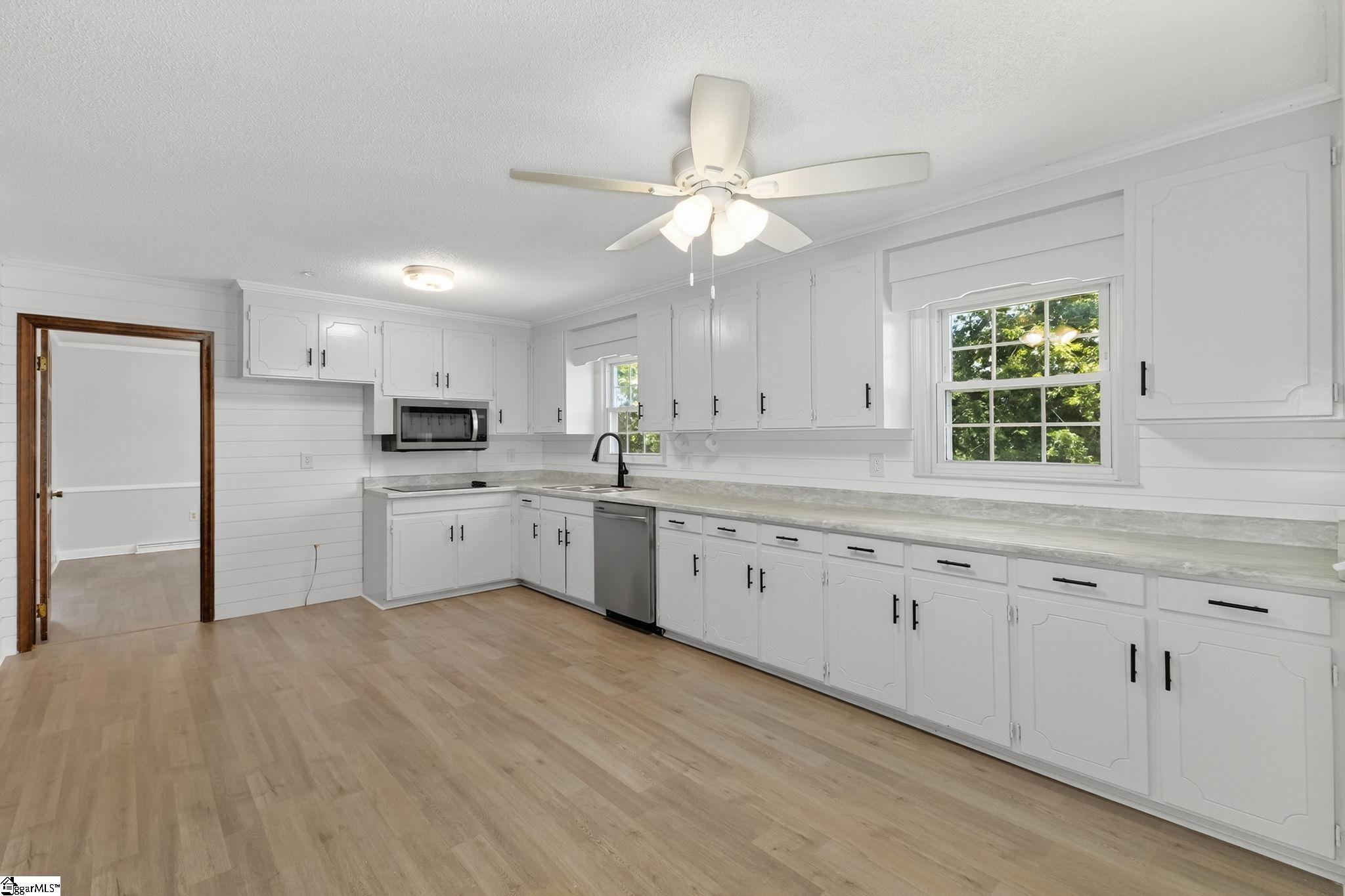 Laurens, South Carolina, 29360, United States, 4 Bedrooms Bedrooms, ,4 BathroomsBathrooms,Residential,Active,1914597
