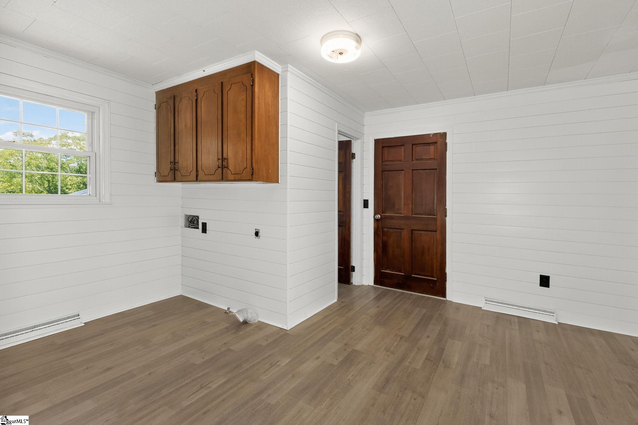 Laurens, South Carolina, 29360, United States, 4 Bedrooms Bedrooms, ,4 BathroomsBathrooms,Residential,Active,1914597