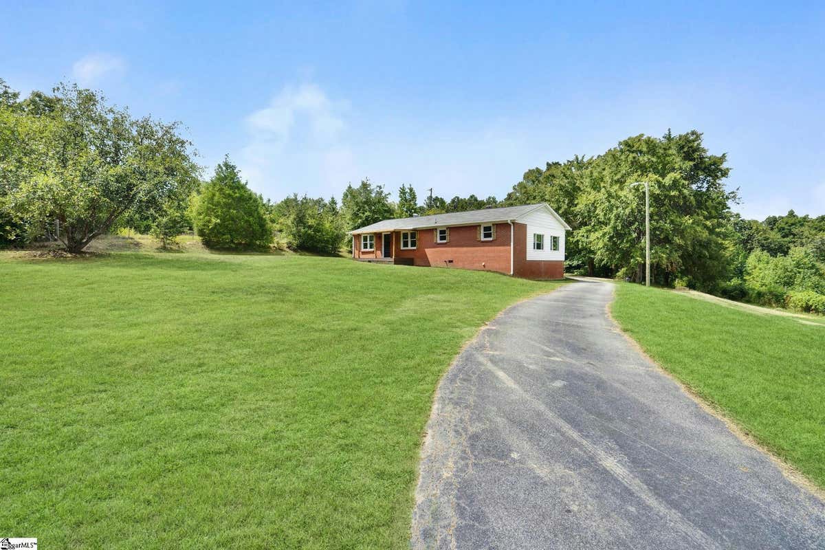 4136 INDIAN MOUND RD, LAURENS, SC 29360 Single Family Residence For