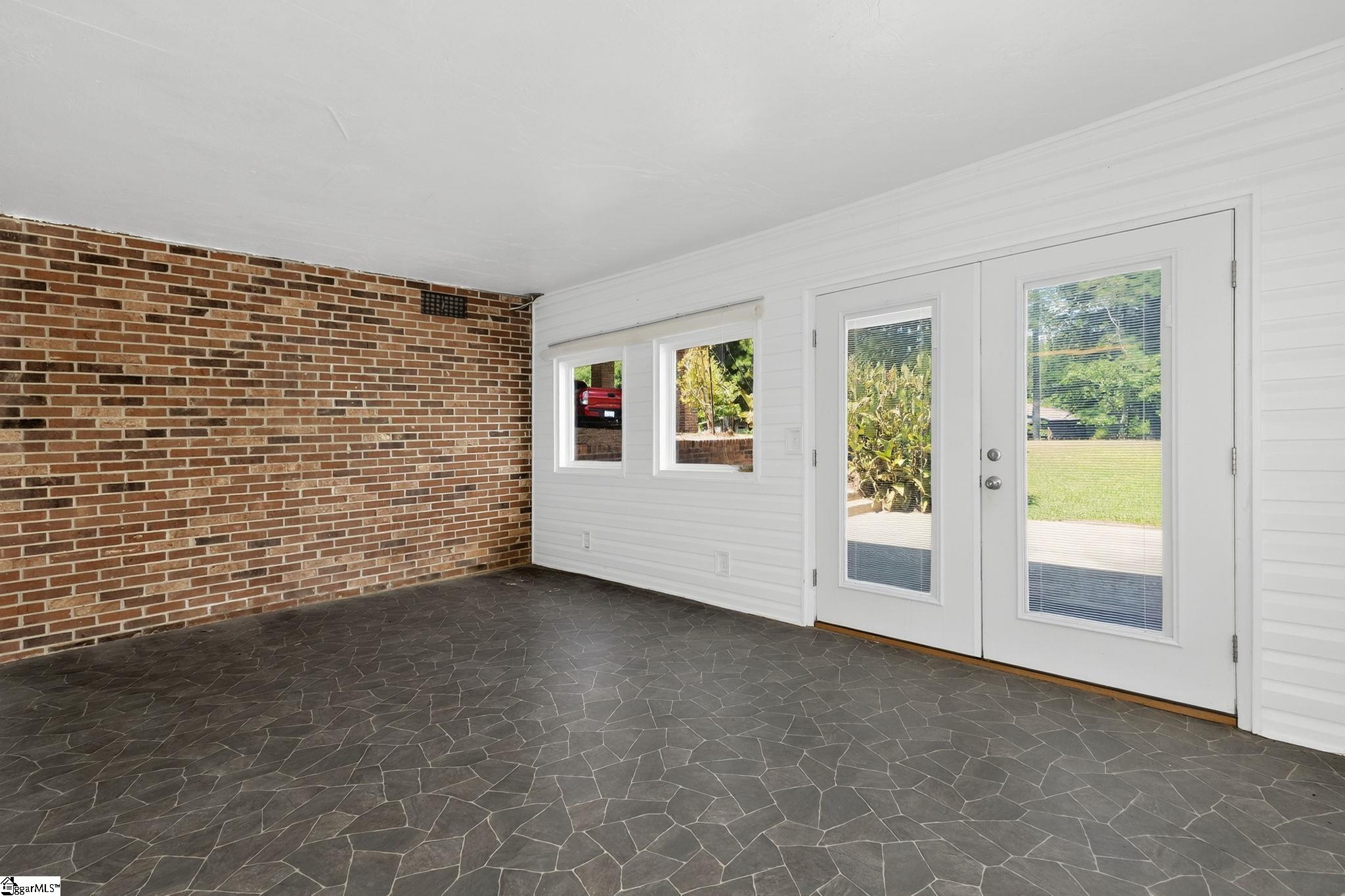 Laurens, South Carolina, 29360, United States, 4 Bedrooms Bedrooms, ,4 BathroomsBathrooms,Residential,Active,1914597