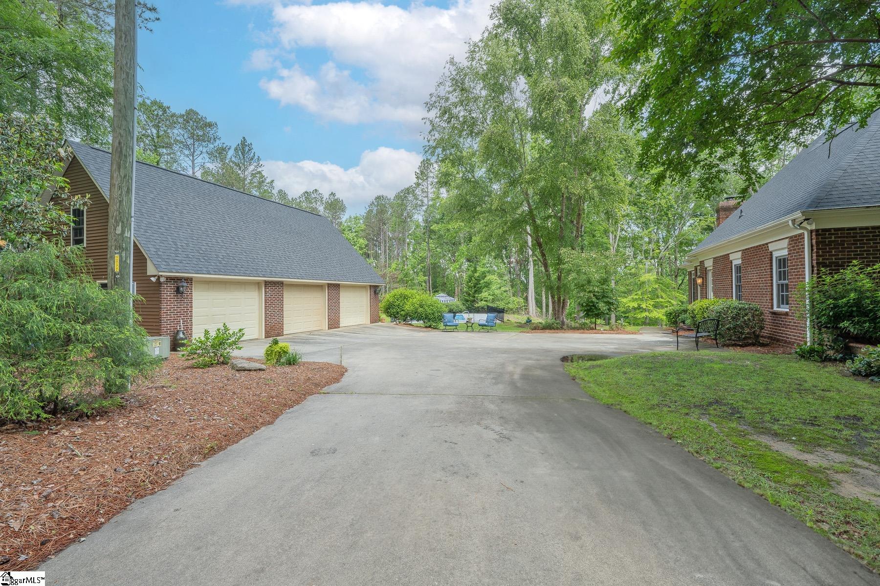 Laurens, South Carolina, 29360, United States, ,5 BathroomsBathrooms,Residential,Active,1822009