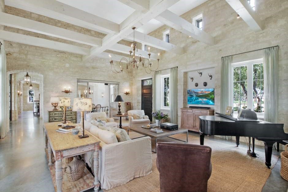 Fredericksburg, Texas, 78624, United States, 3 Bedrooms Bedrooms, ,4 BathroomsBathrooms,Residential,Active,1992222