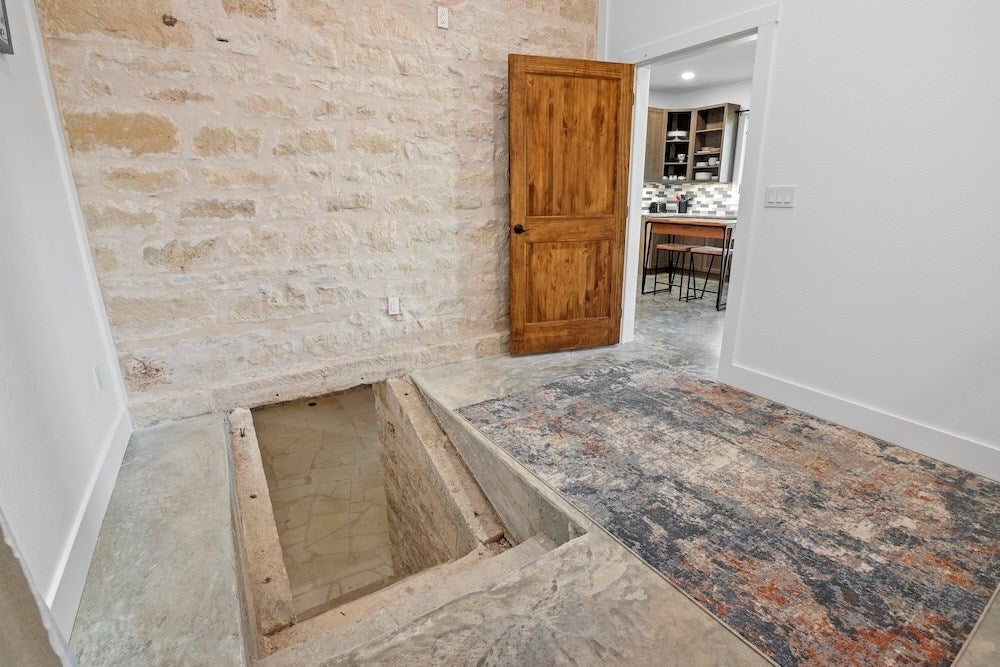 Fredericksburg, Texas, 78624, United States, 3 Bedrooms Bedrooms, ,4 BathroomsBathrooms,Residential,Active,1741684