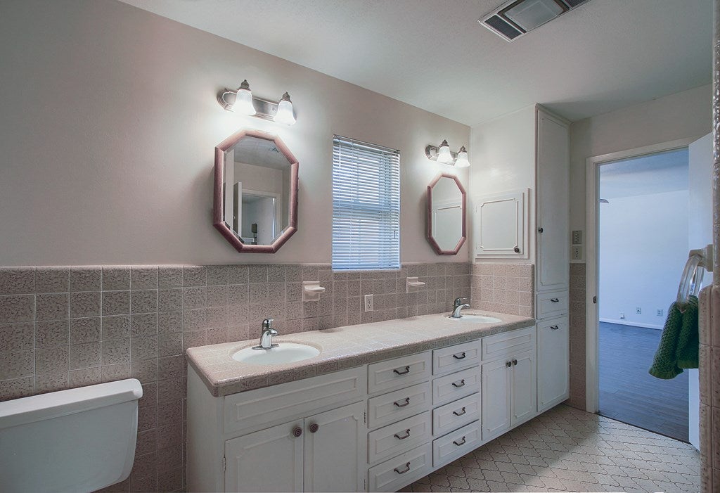 Fredericksburg, Texas, 78624, United States, 3 Bedrooms Bedrooms, ,3 BathroomsBathrooms,Residential,Active,1936634