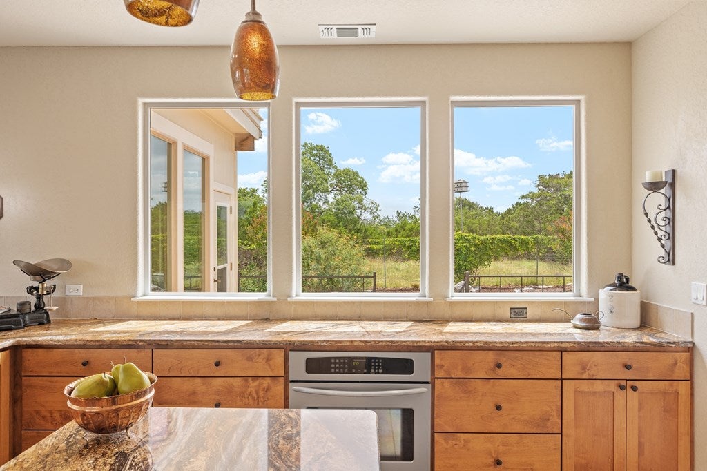 Fredericksburg, Texas, 78624, United States, 3 Bedrooms Bedrooms, ,4 BathroomsBathrooms,Residential,Active,1849215