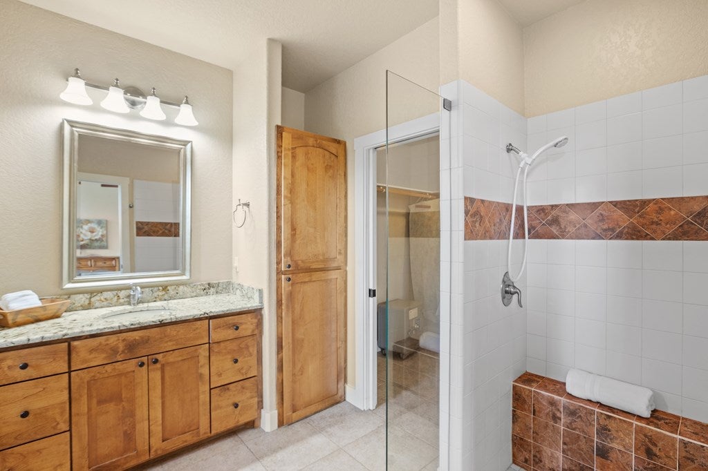 Fredericksburg, Texas, 78624, United States, 3 Bedrooms Bedrooms, ,4 BathroomsBathrooms,Residential,Active,1849215