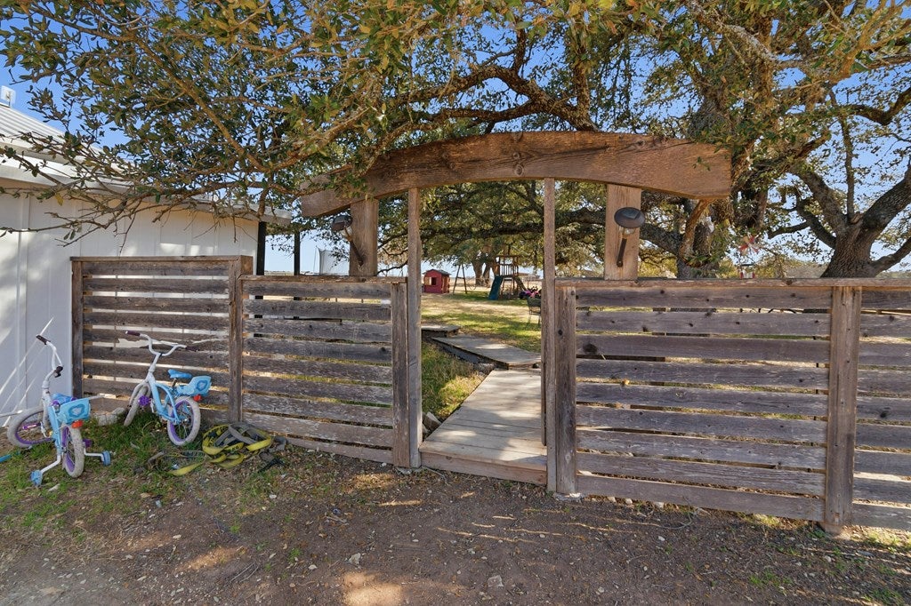 Blanco, Texas, 78606, United States, 3 Bedrooms Bedrooms, ,4 BathroomsBathrooms,Residential,Active,2017094