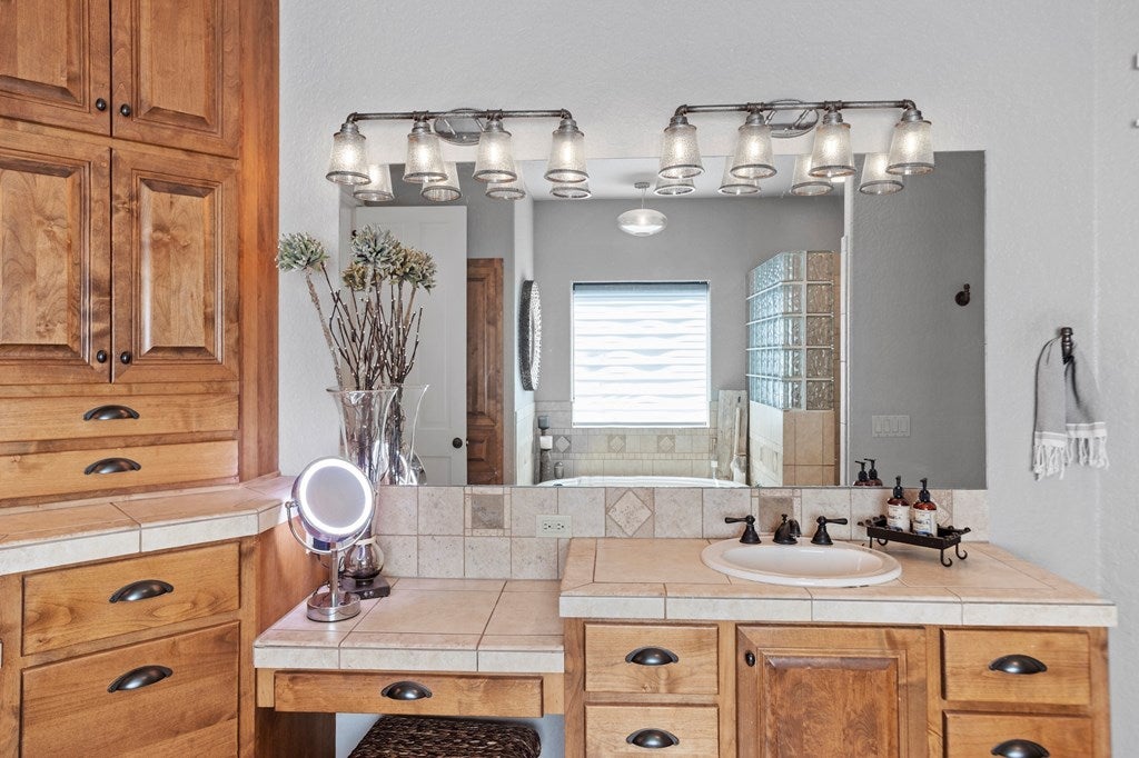 Boerne, Texas, 78006, United States, 3 Bedrooms Bedrooms, ,3 BathroomsBathrooms,Residential,Active,1945311