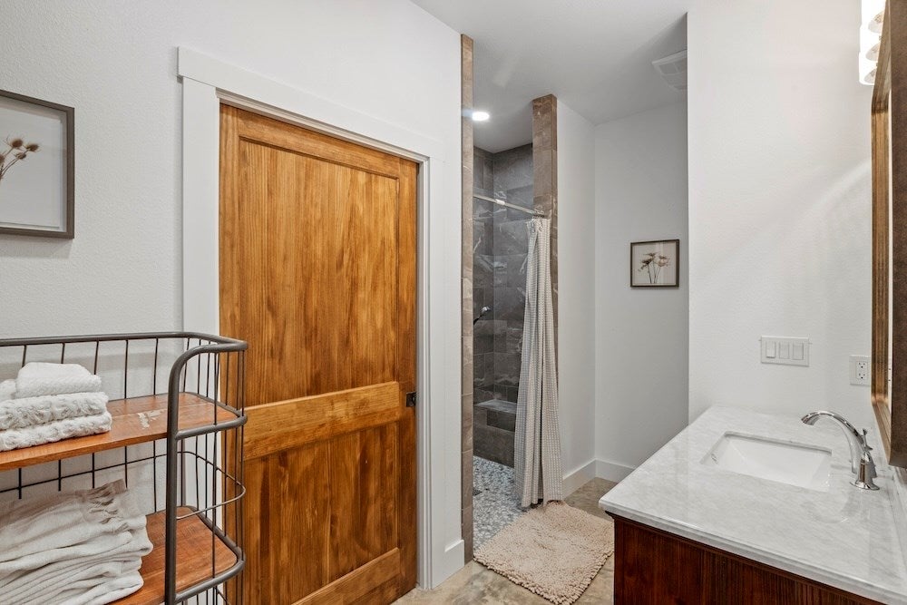 Fredericksburg, Texas, 78624, United States, 3 Bedrooms Bedrooms, ,4 BathroomsBathrooms,Residential,Active,1741684
