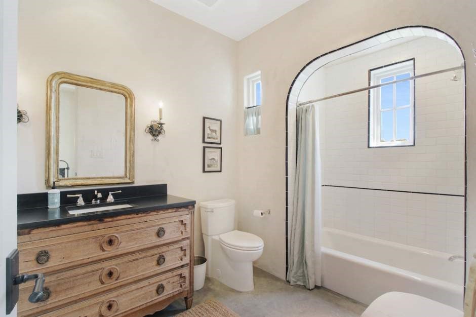 Fredericksburg, Texas, 78624, United States, 3 Bedrooms Bedrooms, ,4 BathroomsBathrooms,Residential,Active,1992222