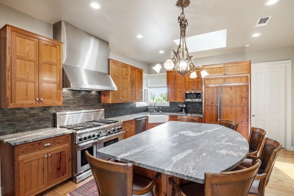 Fredericksburg, Texas, 78624, United States, 3 Bedrooms Bedrooms, ,5 BathroomsBathrooms,Residential,Active,1820474