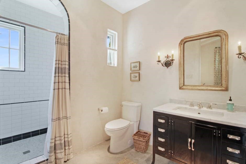 Fredericksburg, Texas, 78624, United States, 3 Bedrooms Bedrooms, ,4 BathroomsBathrooms,Residential,Active,1992222