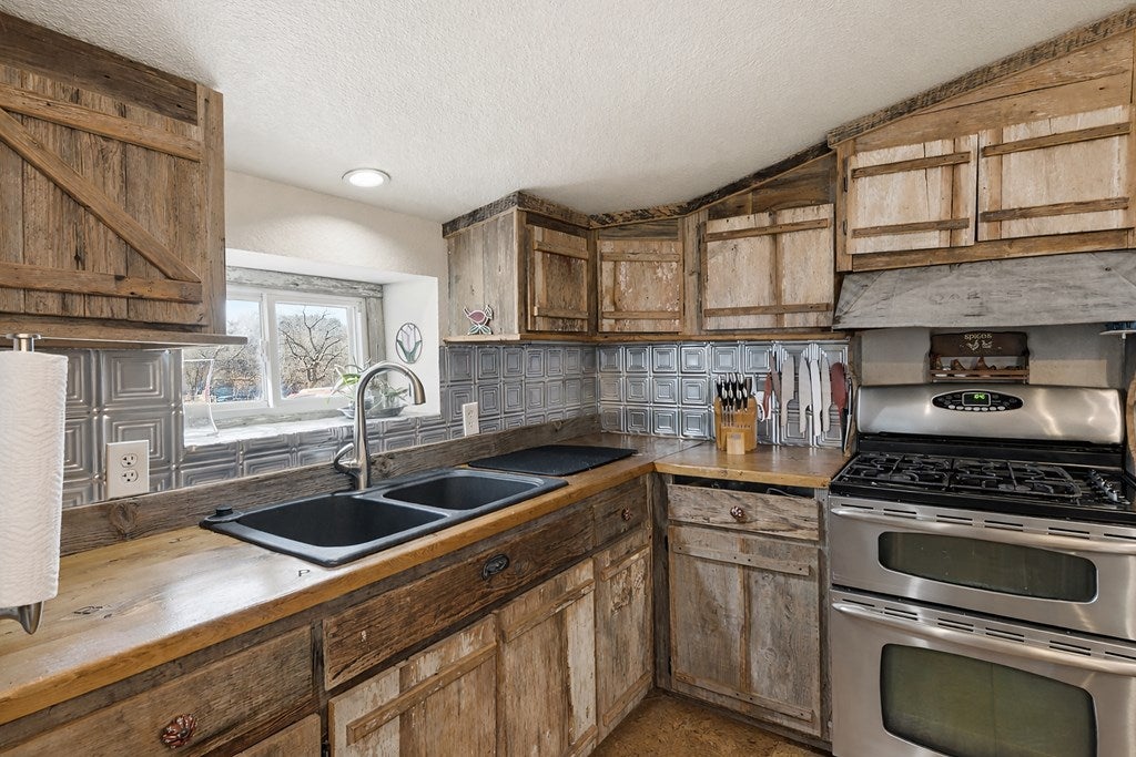 Blanco, Texas, 78606, United States, 3 Bedrooms Bedrooms, ,4 BathroomsBathrooms,Residential,Active,2017094