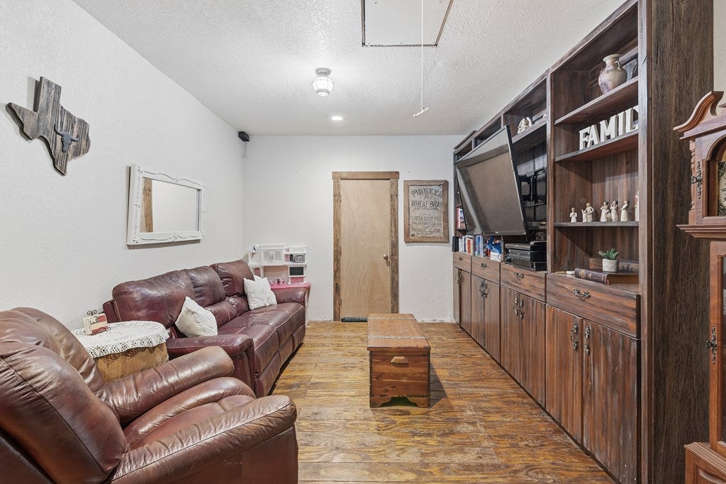 Blanco, Texas, 78606, United States, 3 Bedrooms Bedrooms, ,4 BathroomsBathrooms,Residential,Active,2017094