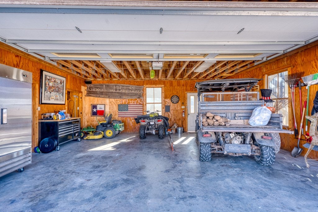 Fredericksburg, Texas, 78624, United States, 5 Bedrooms Bedrooms, ,4 BathroomsBathrooms,Residential,Active,2010212