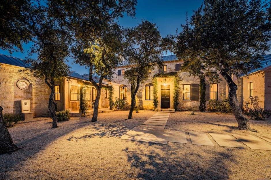 Fredericksburg, Texas, 78624, United States, 3 Bedrooms Bedrooms, ,4 BathroomsBathrooms,Residential,Active,1992222