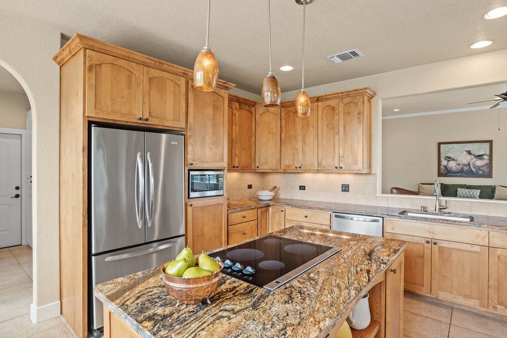 Fredericksburg, Texas, 78624, United States, 3 Bedrooms Bedrooms, ,4 BathroomsBathrooms,Residential,Active,1849215