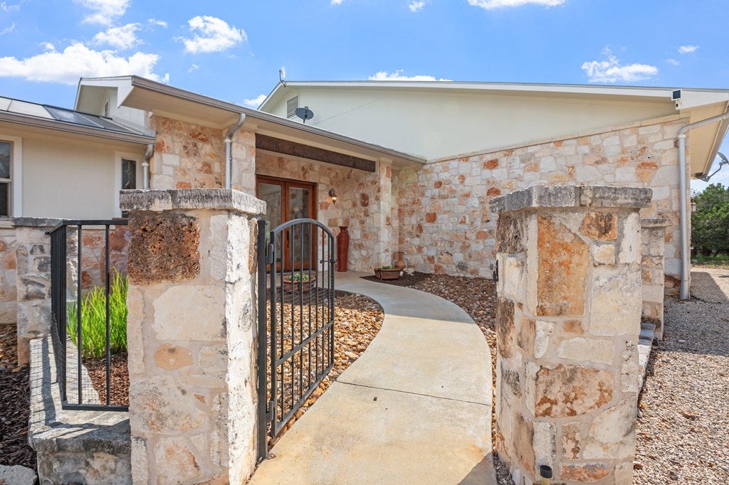 Fredericksburg, Texas, 78624, United States, 3 Bedrooms Bedrooms, ,4 BathroomsBathrooms,Residential,Active,1849215