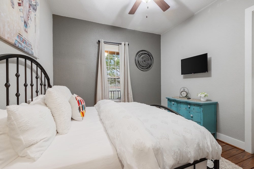 Fredericksburg, Texas, 78624, United States, ,3 BathroomsBathrooms,Residential,Active,1764458