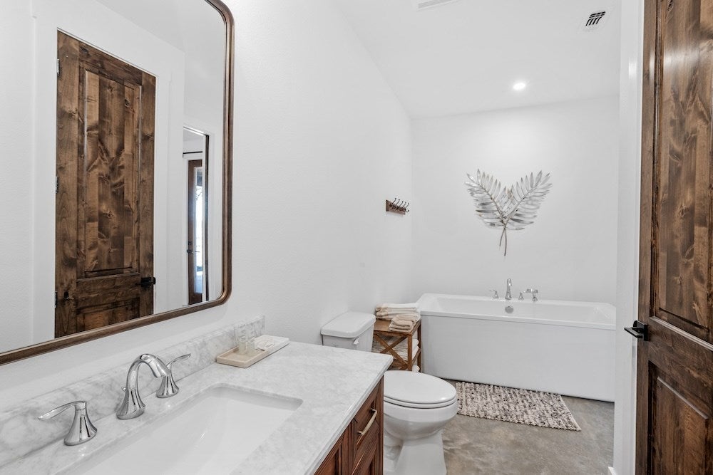 Fredericksburg, Texas, 78624, United States, 3 Bedrooms Bedrooms, ,3 BathroomsBathrooms,Residential,Active,1733951