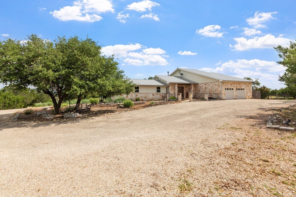 Fredericksburg, Texas, 78624, United States, 3 Bedrooms Bedrooms, ,4 BathroomsBathrooms,Residential,Active,1849215