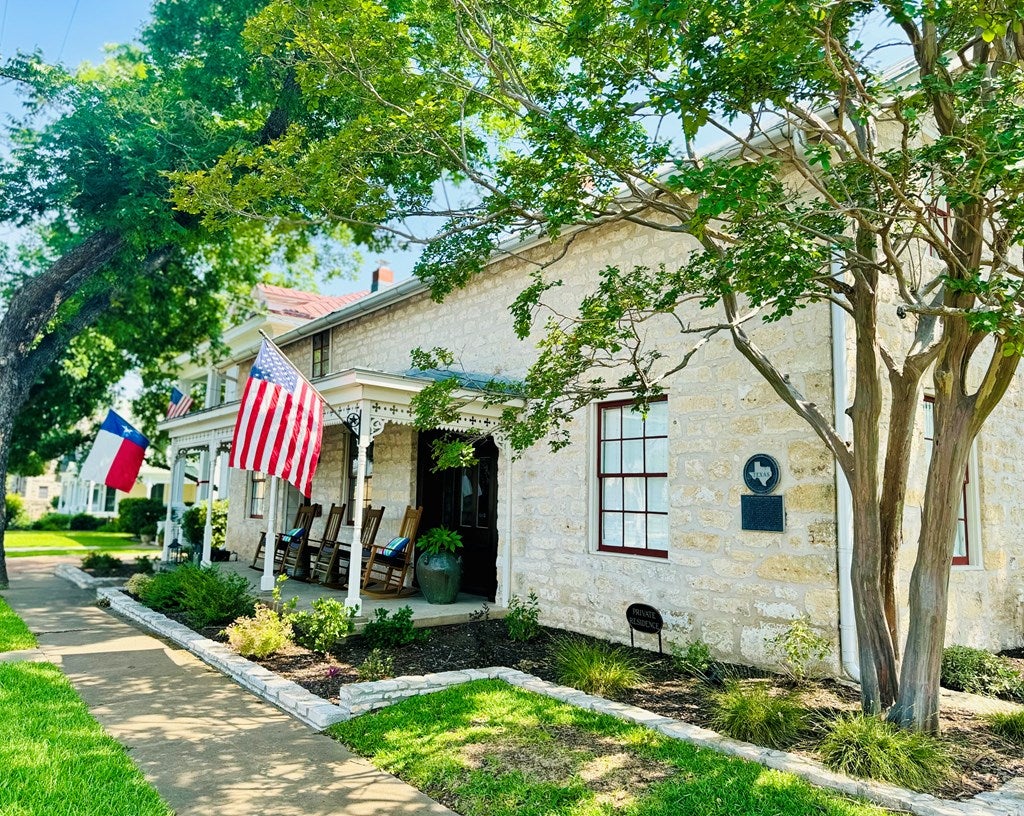 Fredericksburg, Texas, 78624, United States, ,3 BathroomsBathrooms,Residential,Active,1741571