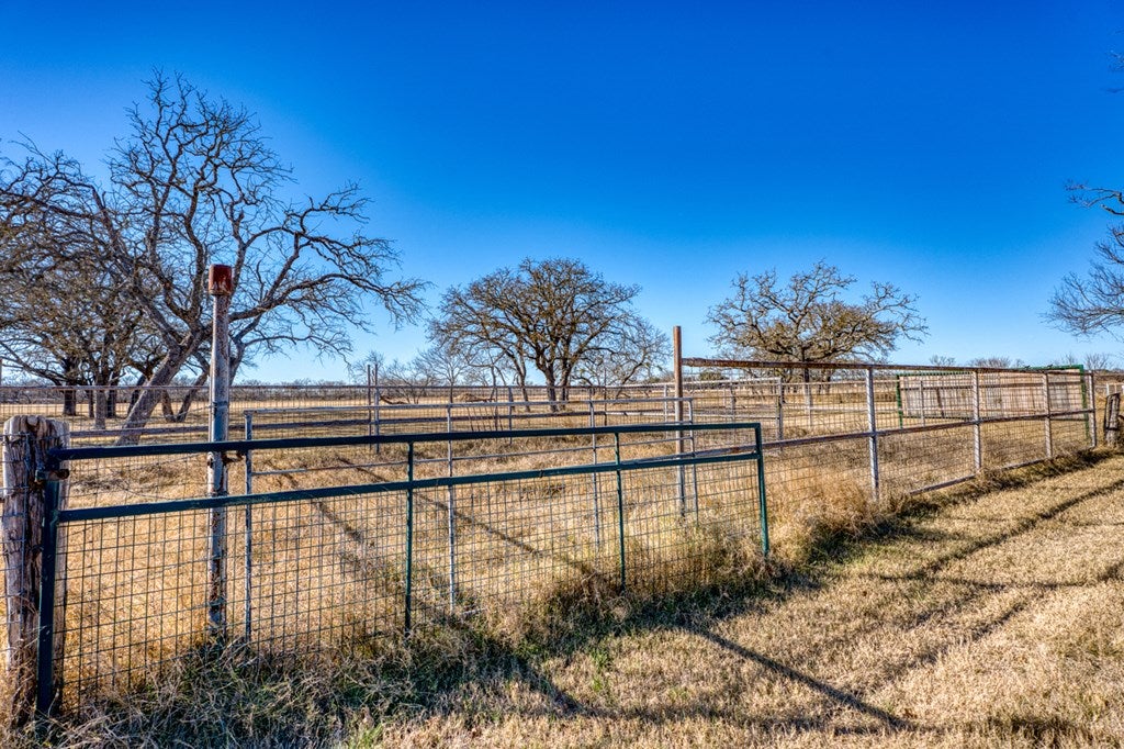 Fredericksburg, Texas, 78624, United States, 5 Bedrooms Bedrooms, ,4 BathroomsBathrooms,Residential,Active,2010212