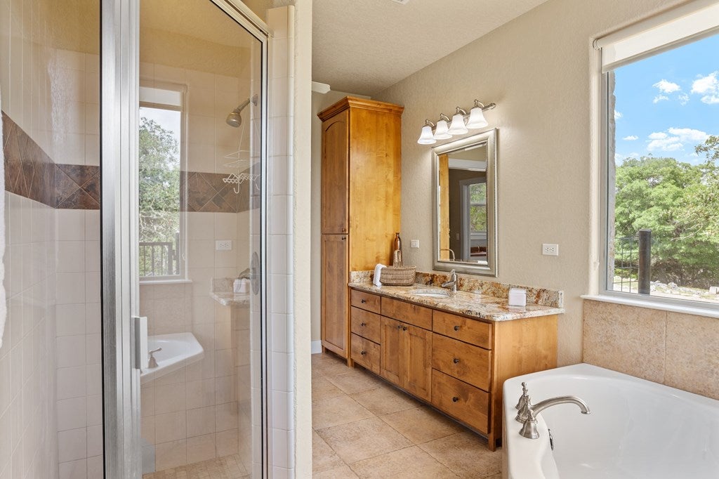 Fredericksburg, Texas, 78624, United States, 3 Bedrooms Bedrooms, ,4 BathroomsBathrooms,Residential,Active,1849215