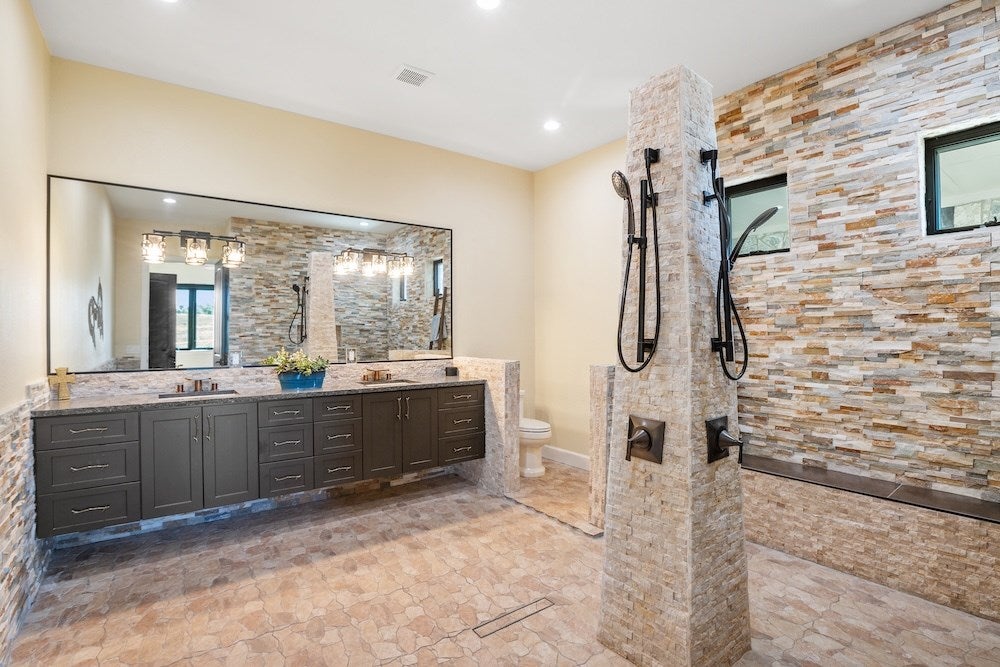 Fredericksburg, Texas, 78624, United States, 2 Bedrooms Bedrooms, ,3 BathroomsBathrooms,Residential,Active,1798077