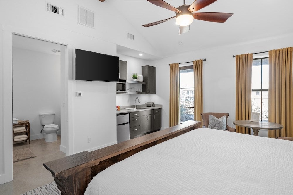 Fredericksburg, Texas, 78624, United States, 3 Bedrooms Bedrooms, ,3 BathroomsBathrooms,Residential,Active,1733951