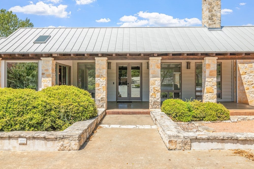 Fredericksburg, Texas, 78624, United States, 3 Bedrooms Bedrooms, ,5 BathroomsBathrooms,Residential,Active,1820474