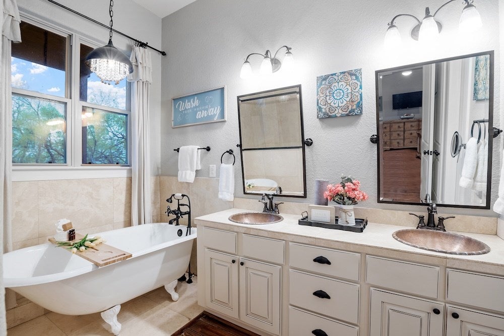 Fredericksburg, Texas, 78624, United States, ,3 BathroomsBathrooms,Residential,Active,1764458