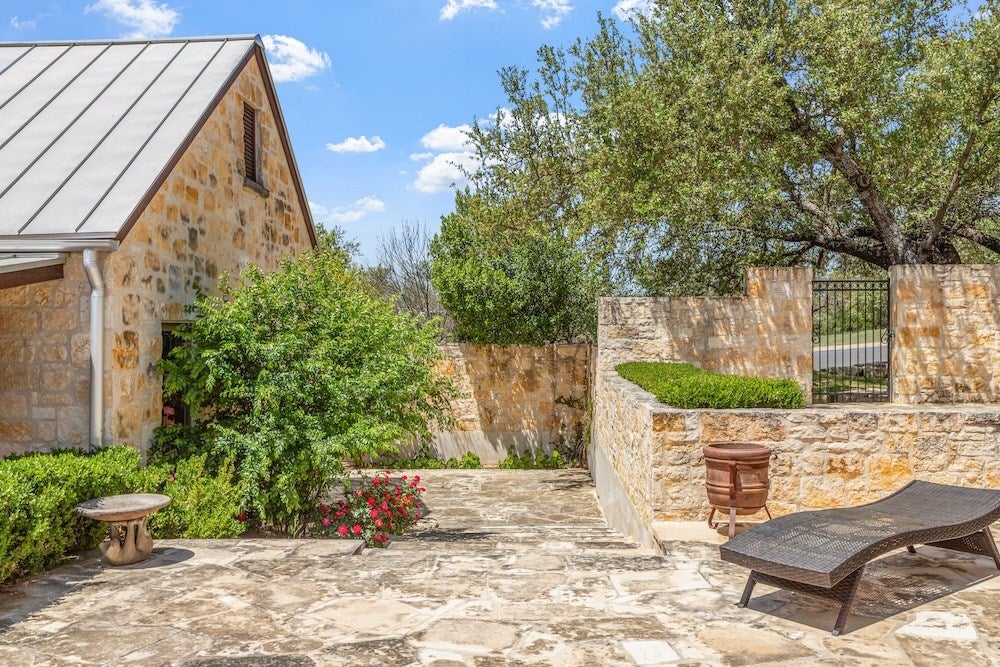 Fredericksburg, Texas, 78624, United States, 3 Bedrooms Bedrooms, ,5 BathroomsBathrooms,Residential,Active,1820474