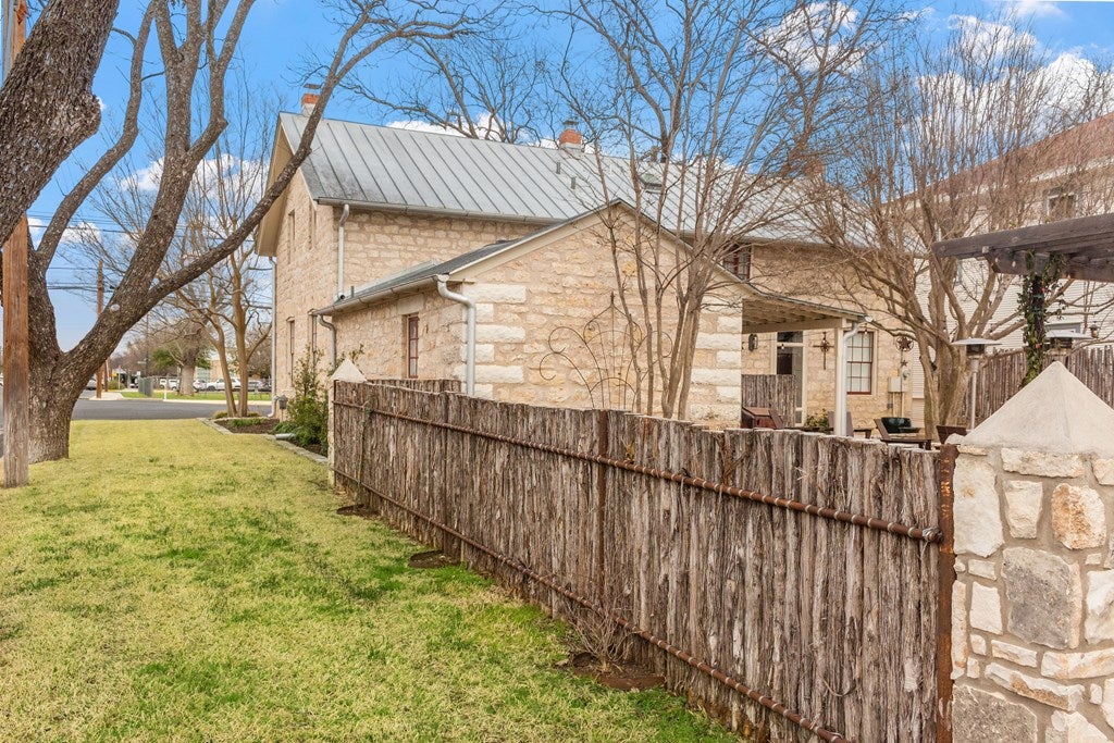 Fredericksburg, Texas, 78624, United States, ,3 BathroomsBathrooms,Residential,Active,1741571