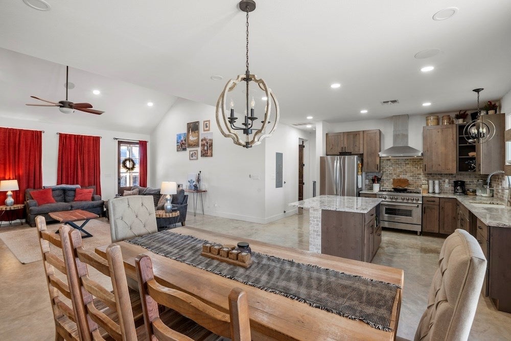 Fredericksburg, Texas, 78624, United States, 3 Bedrooms Bedrooms, ,4 BathroomsBathrooms,Residential,Active,1741684