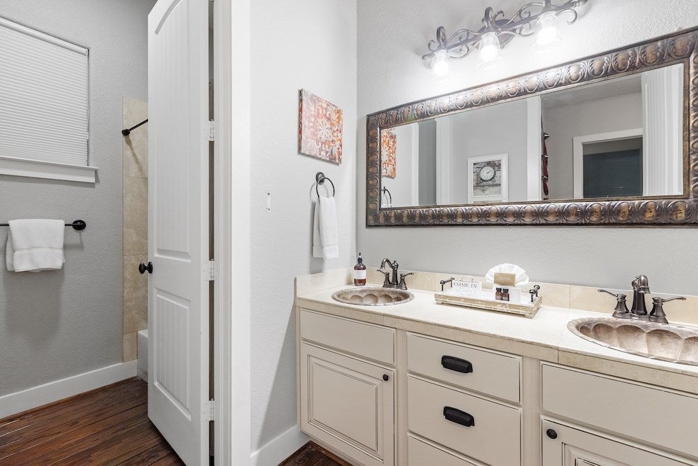 Fredericksburg, Texas, 78624, United States, ,3 BathroomsBathrooms,Residential,Active,1764458